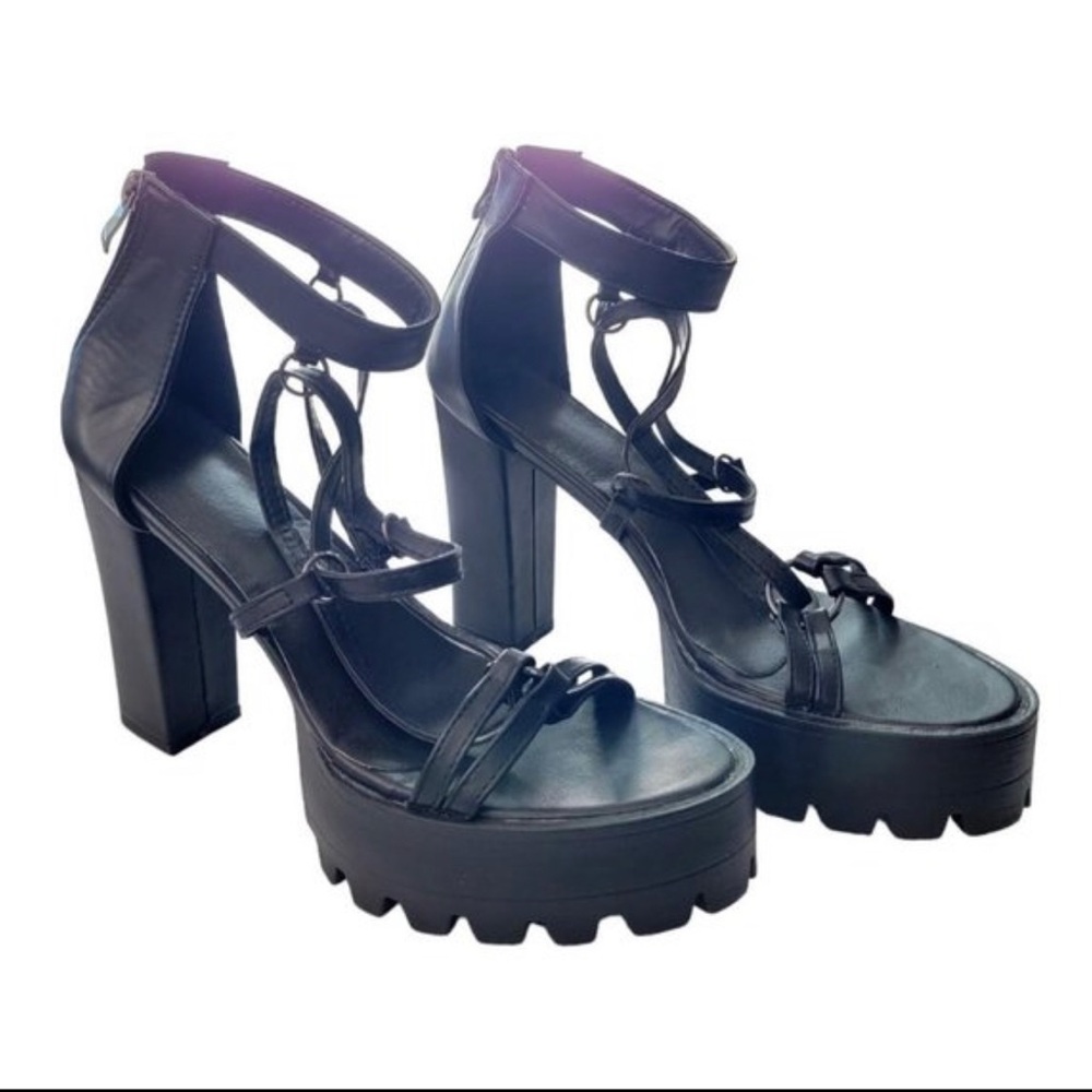 Hot Topic pentagram faux leather strappy chunky heel